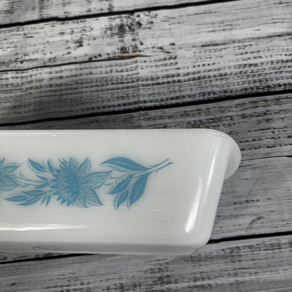 Vintage GLASBAKE Loaf Pan White Blue Flowers Milk Glass BLUE THISTLE J-522 - Picture 9 of 11